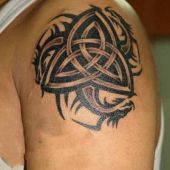 celtycki tatuaż na ramie