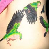tatuaż zielone ptaki