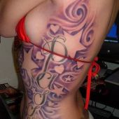 tatuaże gwiazdki na boku