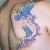 tatuaże motyle na plecach