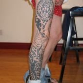tribal leg tattoo