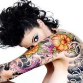 tatuaż kobiecy na ramie
