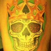tatuaż czaszka w koronie