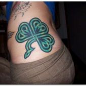 celtycki tatuaż na boku