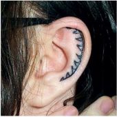 tatuaże na uchu