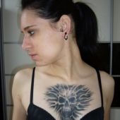 tatuaże demony na piersi