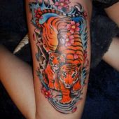 tatuaże na udzie tygrys