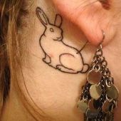 tatuaże na szyi królik