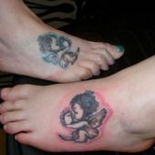 tatuaże na stopie aniołki