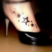 tatuaże na stopie gwiazdki