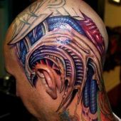tatuaże na głowie biomechaniczny