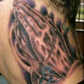 tatuaż modlące ręce