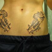 tatuaże na brzuchu ryby