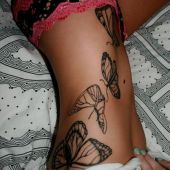 tatuaz motyle na boku