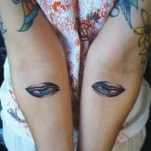 tatuaże na ręce oczy