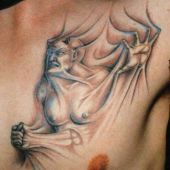 tatuaż 3D na piersi