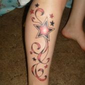 tatuaże na nodze gwiazdki