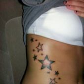tatuaże na boku gwiazdki