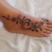 tatuaż na stopie