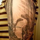 tatuaże 3D dinozaury na ramieniu