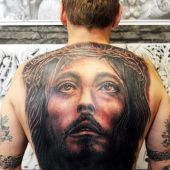 tatuaż na plecach Jezus