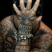 tatuaże na dłoni smok