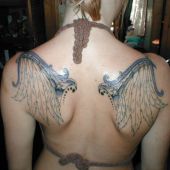 tatuaże na plecach skrzydła