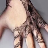tatuaże drzewa na dłoni