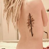 tatuaże drzewa na plecach