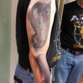 tatuaże na ręce kobra 3d