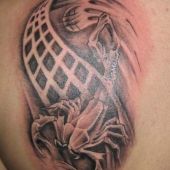tatuaż skorpion na plecach