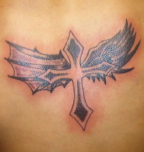 tatuaże krzyż ze skrzydłami