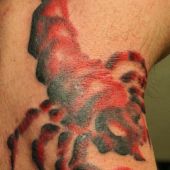 tatuaż czerwony skorpion