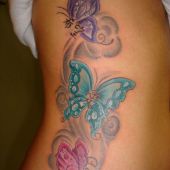 tatuaż motyle na boku