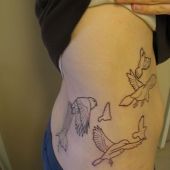 tatuaże ptaki na boku