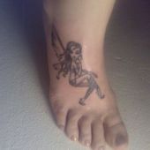 tatuaże wróżka na stopie
