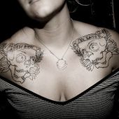 tatuaże na piersi czaszka
