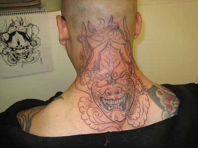 tatuaże na szyi diabeł