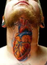 tatuaże na szyji serce
