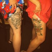 tatuaże na udzie róże