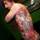 tatuaże na boku czaszka